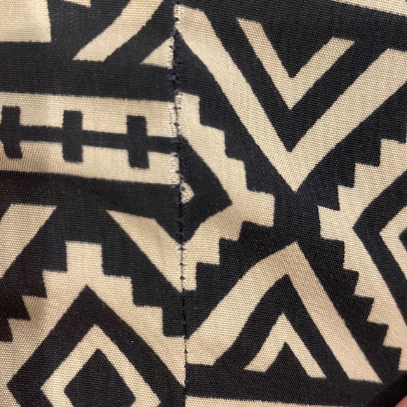 Forever 21 Aztec print cropped blazer - Picture 5 of 5